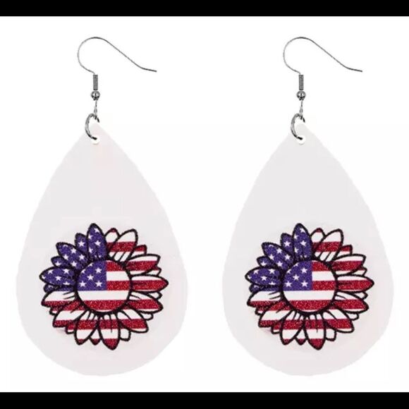 Teardrop American Flag Design Earrings - Picture 1 of 6